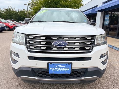 Used 2016 Ford Explorer XLT w/ Equipment Group 202A FWD image 4