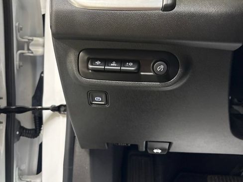 Used 2023 GMC Terrain SLT w/ Tech Package FWD image 11