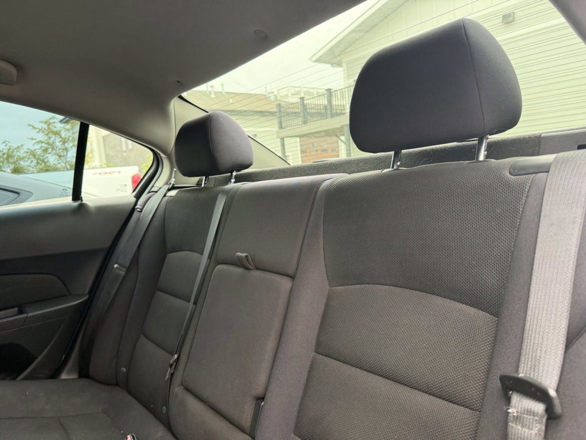 Used 2012 Chevrolet Cruze LT FWD image 11