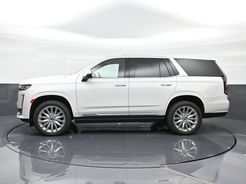 Used 2024 Cadillac Escalade Premium Luxury w/ Performance Package AWD/4WD image 3