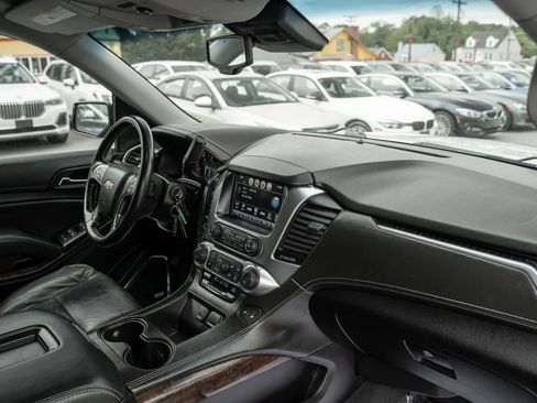 Used 2019 Chevrolet Suburban LT RWD image 14
