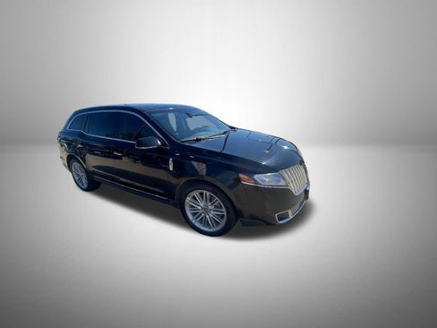 Used 2019 Lincoln MKT AWD image 4