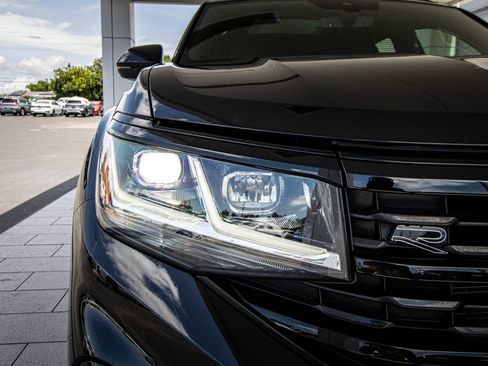 Certified 2023 Volkswagen Atlas Cross Sport SEL R-Line AWD/4WD image 6