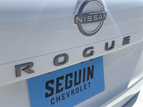 Used 2024 Nissan Rogue S image 31