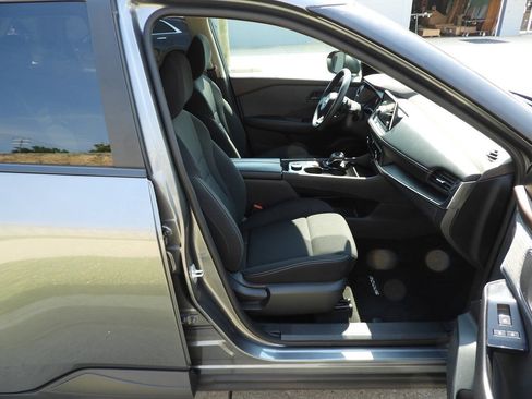 Used 2023 Nissan Rogue S AWD/4WD image 29