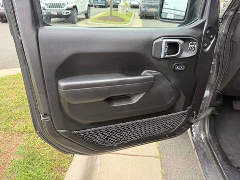 Used 2023 Jeep Gladiator Sport AWD/4WD image 32