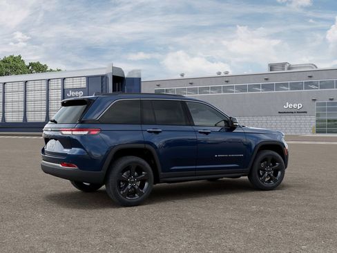 New 2026 Jeep Grand Cherokee Limited w/ Limited Altitude Package AWD/4WD image 4