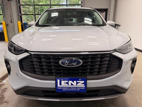 Used 2025 Ford Escape Platinum AWD/4WD image 3