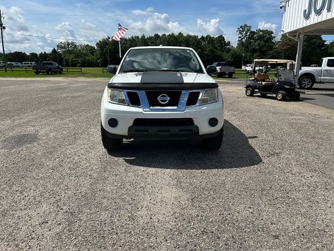 Used 2016 Nissan Frontier SV RWD image 3