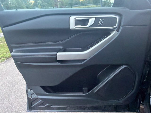 Used 2023 Ford Explorer XLT AWD/4WD image 23