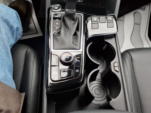 Used 2024 Kia Sportage EX image 13