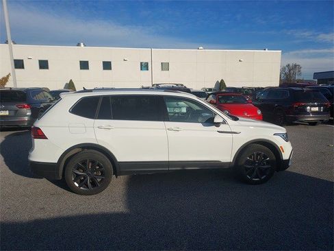 Used 2022 Volkswagen Tiguan SE image 4