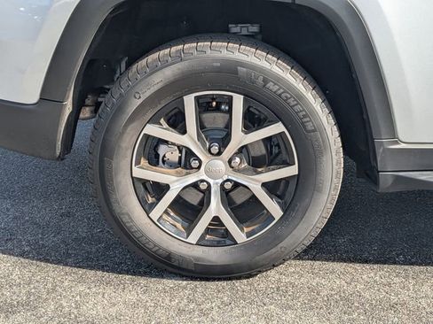 Used 2025 Jeep Grand Cherokee Limited image 12