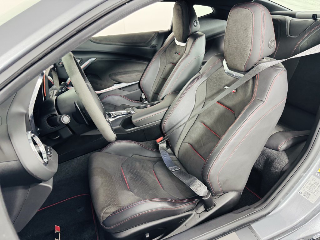 Used 2019 Chevrolet Camaro ZL1 w/ LPO, ZL1 Protection Package RWD image 7