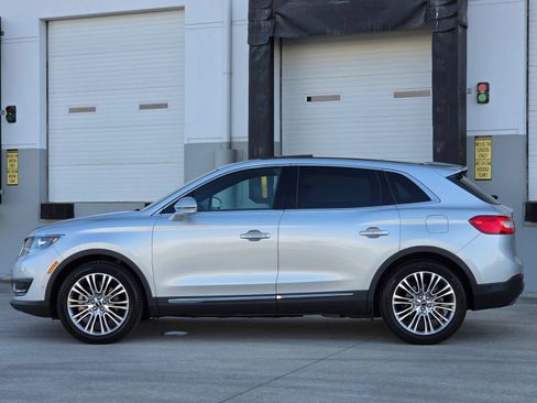 Used 2016 Lincoln MKX Reserve w/ Technology Package FWD image 6