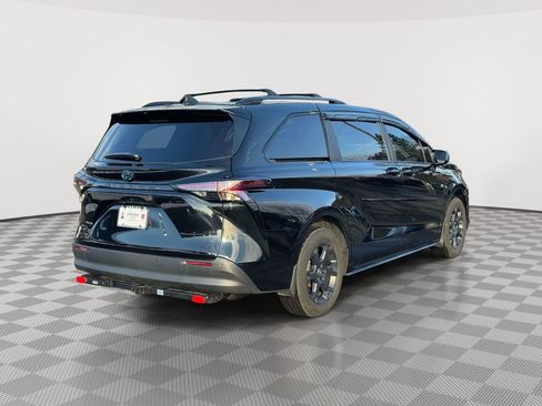 Used 2025 Toyota Sienna XLE Woodland Edition image 7
