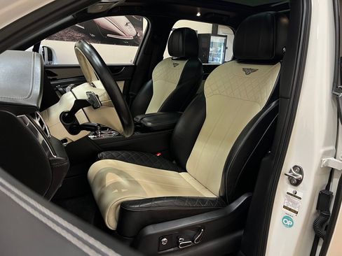 Used 2019 Bentley Bentayga AWD/4WD image 45