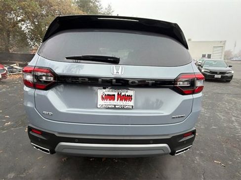 New 2025 Honda Pilot Touring image 5