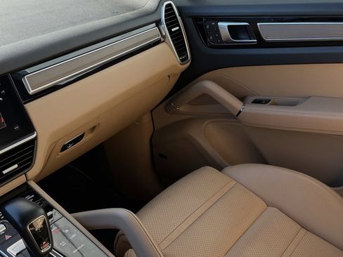 Used 2023 Porsche Cayenne image 42