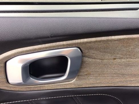 Used 2023 Kia Sorento SX Prestige image 12