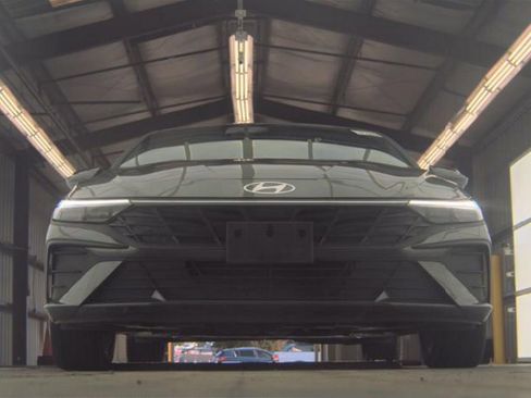 Used 2025 Hyundai Elantra Sport image 3