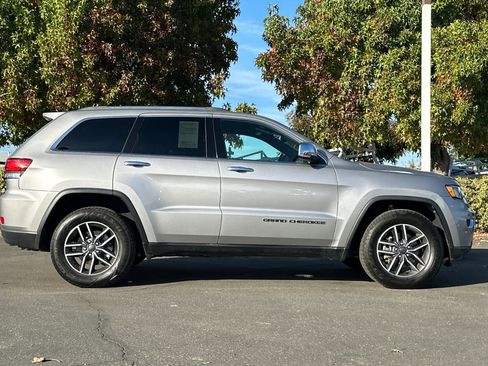 Certified 2020 Jeep Grand Cherokee Limited w/ Luxury Group II image 3
