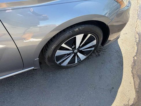 Used 2019 Nissan Altima 2.5 SV FWD image 32