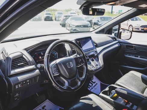 Used 2023 Honda Odyssey Sport image 2