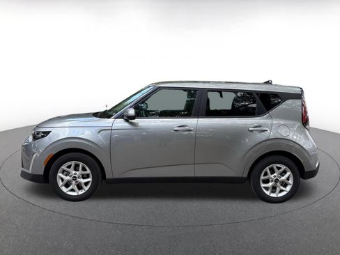 Used 2025 Kia Soul LX w/ LX Technology Package FWD image 4