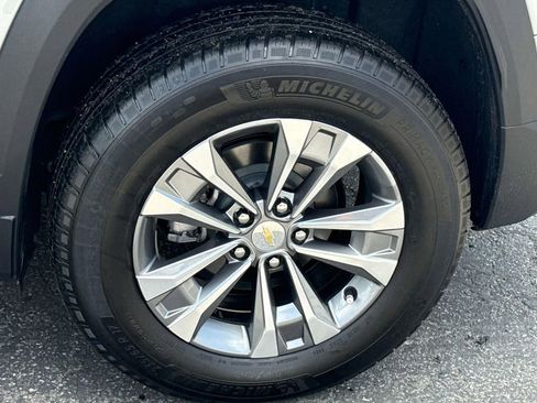 Used 2025 Chevrolet Equinox LT AWD/4WD image 30