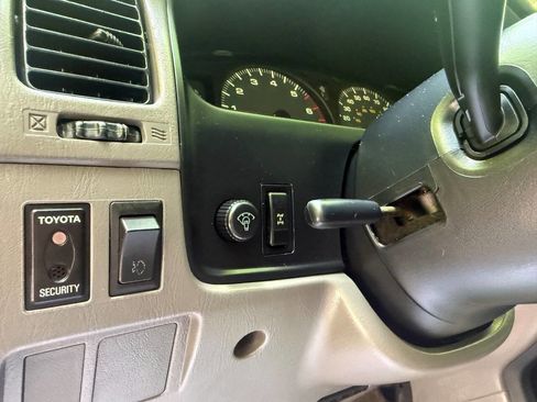 Used 2001 Toyota 4Runner SR5 AWD/4WD image 47