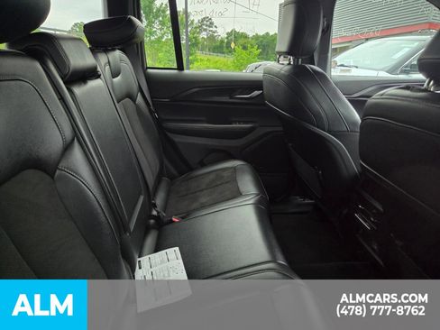 Used 2025 Jeep Grand Cherokee Altitude AWD/4WD image 18