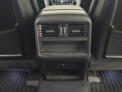 Certified 2024 Porsche Cayenne S AWD/4WD image 25