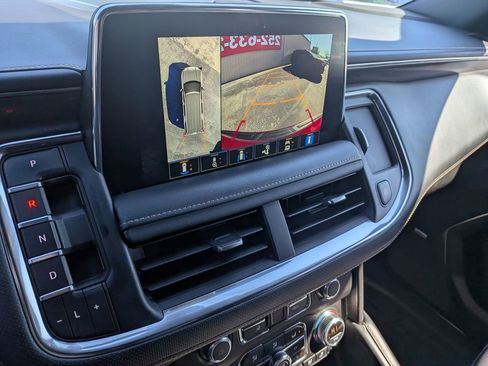 Used 2022 GMC Yukon AT4 w/ Technology Package image 22