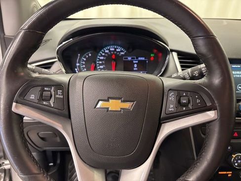Used 2019 Chevrolet Trax LT w/ LT Convenience Package image 26