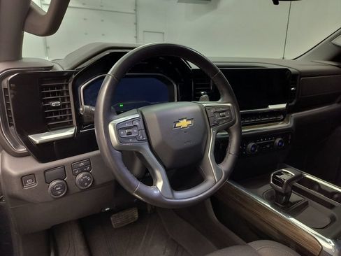 Used 2022 Chevrolet Silverado 1500 LT w/ Protection Package RWD image 4