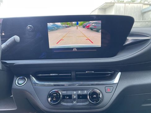 Used 2025 Buick Envista Preferred image 12