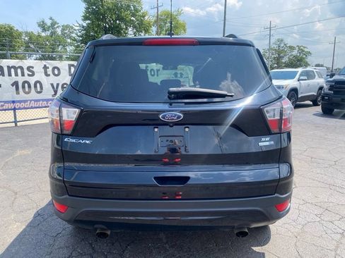 Used 2018 Ford Escape SE w/ SE Sport Appearance Package AWD/4WD image 3