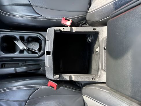 Used 2018 Jeep Wrangler Unlimited Sahara w/ Uconnect 4C Nav & Sound Group AWD/4WD image 26