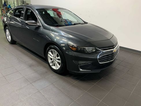 Used 2017 Chevrolet Malibu LT w/ Driver Confidence Package image 2