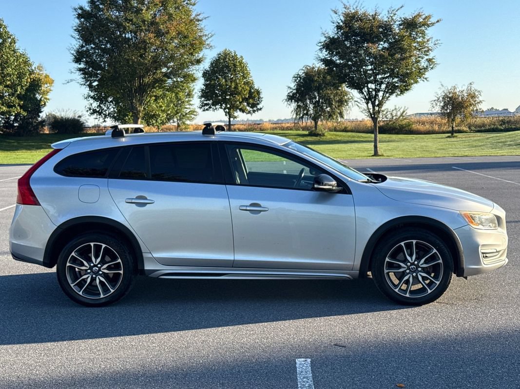 Used 2015 Volvo V60 T5 Cross Country w/ Climate Package AWD/4WD image 9