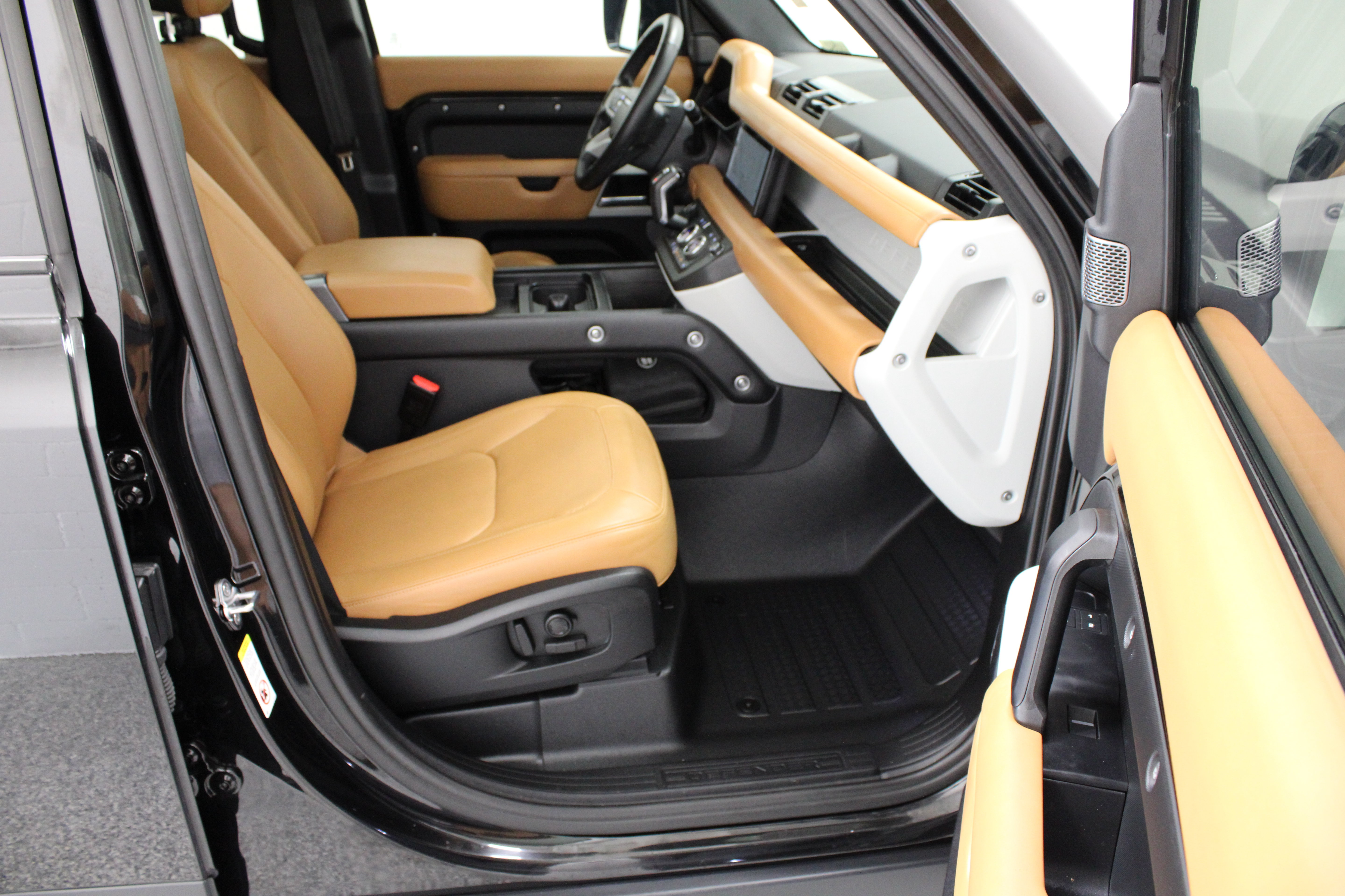Used 2024 Land Rover Defender 110 S AWD/4WD image 38
