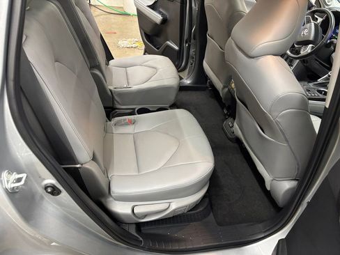 Used 2023 Toyota Highlander Platinum image 17