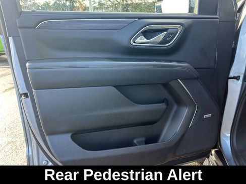 Used 2024 GMC Yukon XL SLT image 37