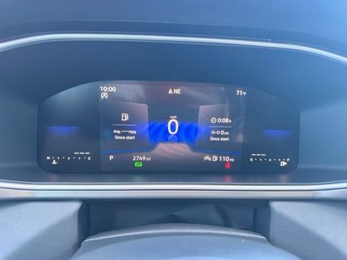 Certified 2025 Volkswagen Taos SE FWD image 22
