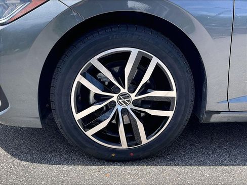 Used 2025 Volkswagen Jetta SE FWD image 7