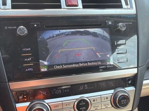 Used 2017 Subaru Outback 2.5i Limited AWD/4WD image 2