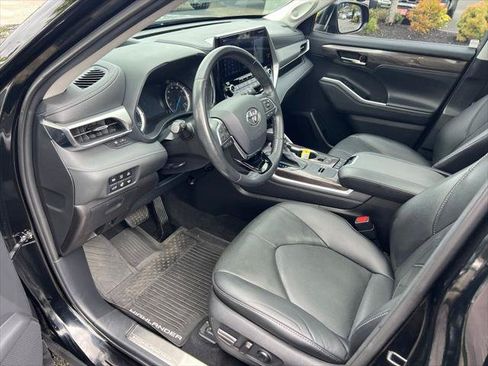 Certified 2021 Toyota Highlander Platinum AWD/4WD image 12