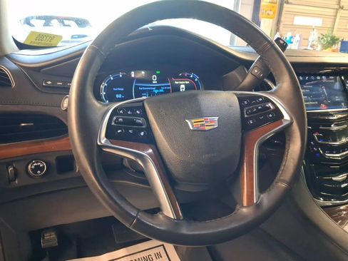 Used 2017 Cadillac Escalade Luxury RWD image 8