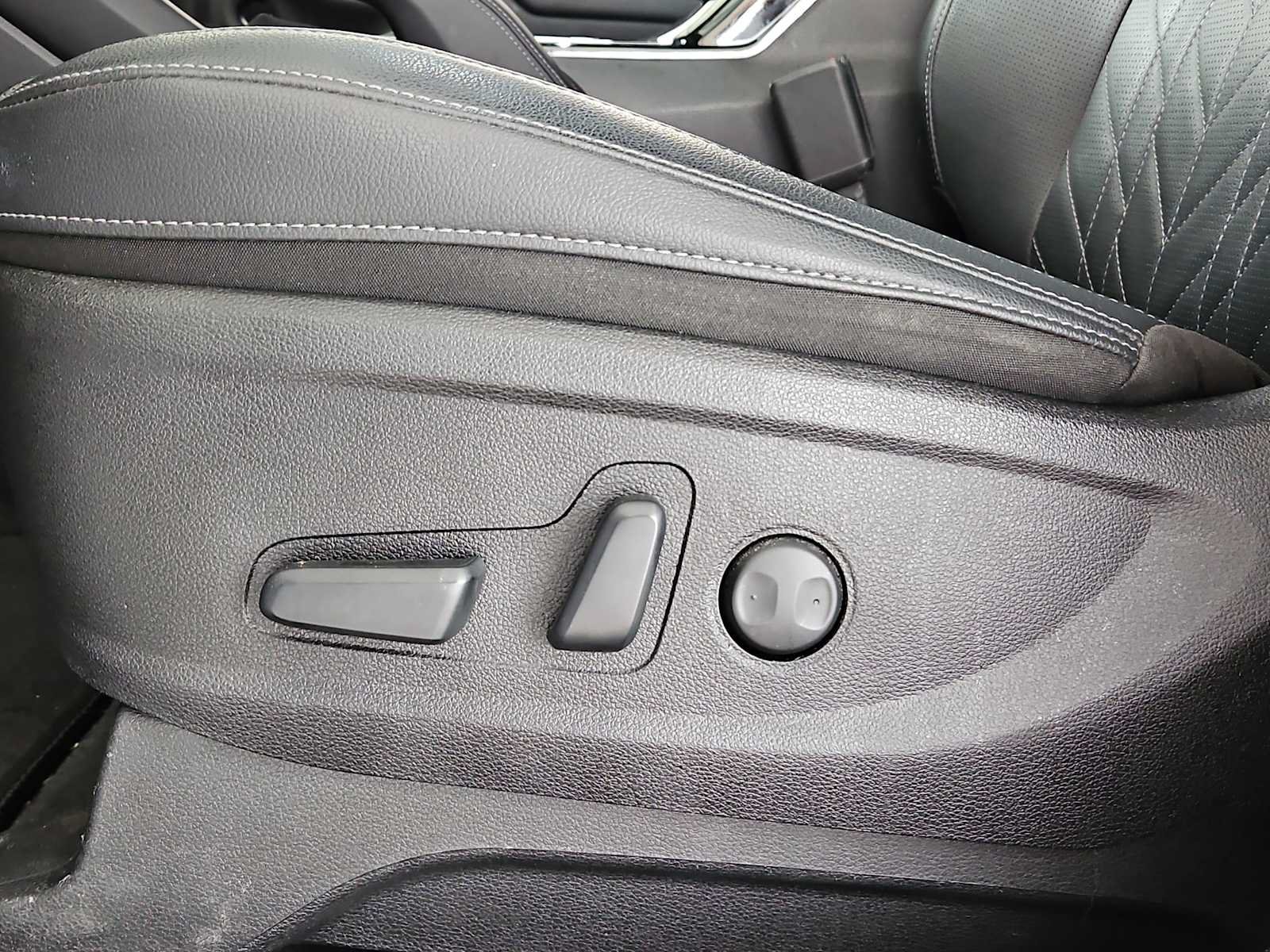 Used 2025 Kia Telluride AWD image 13